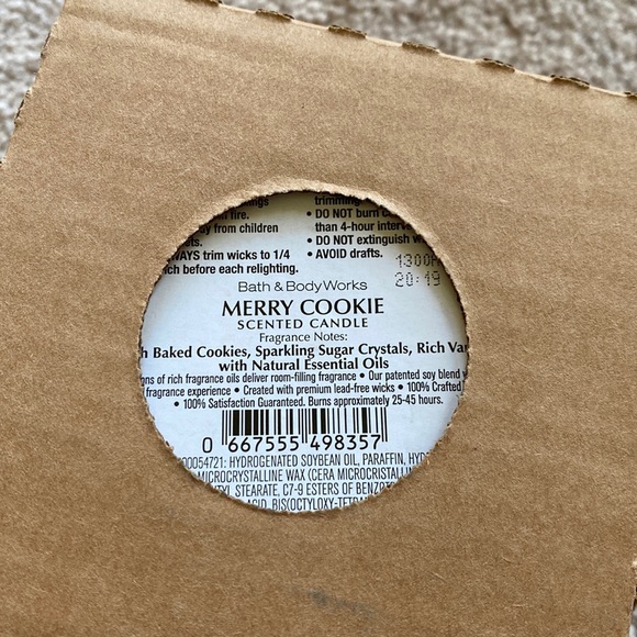 Bath and Body Works Candle - Picture 1 of 2